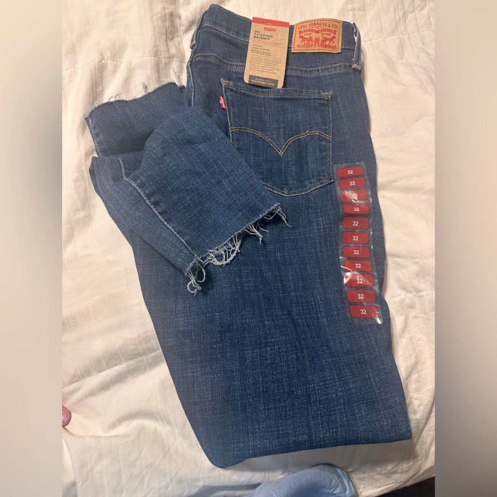 Levi's Dark Blue Cropped Jeans